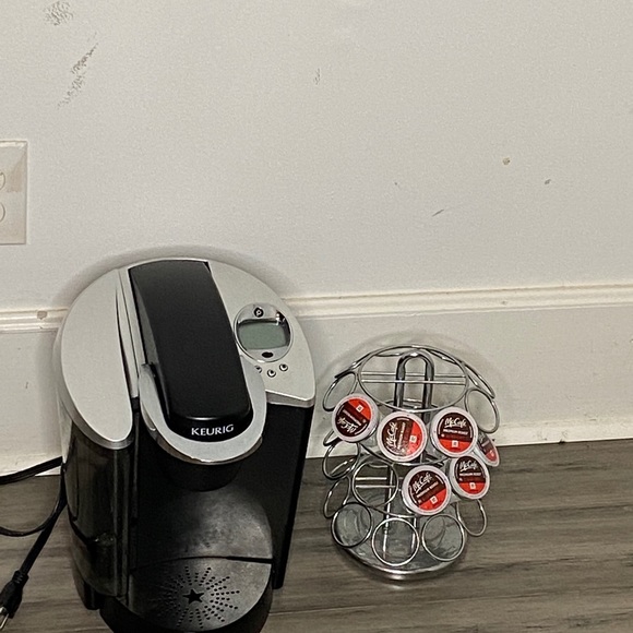 Keurig coffee maker and carousel